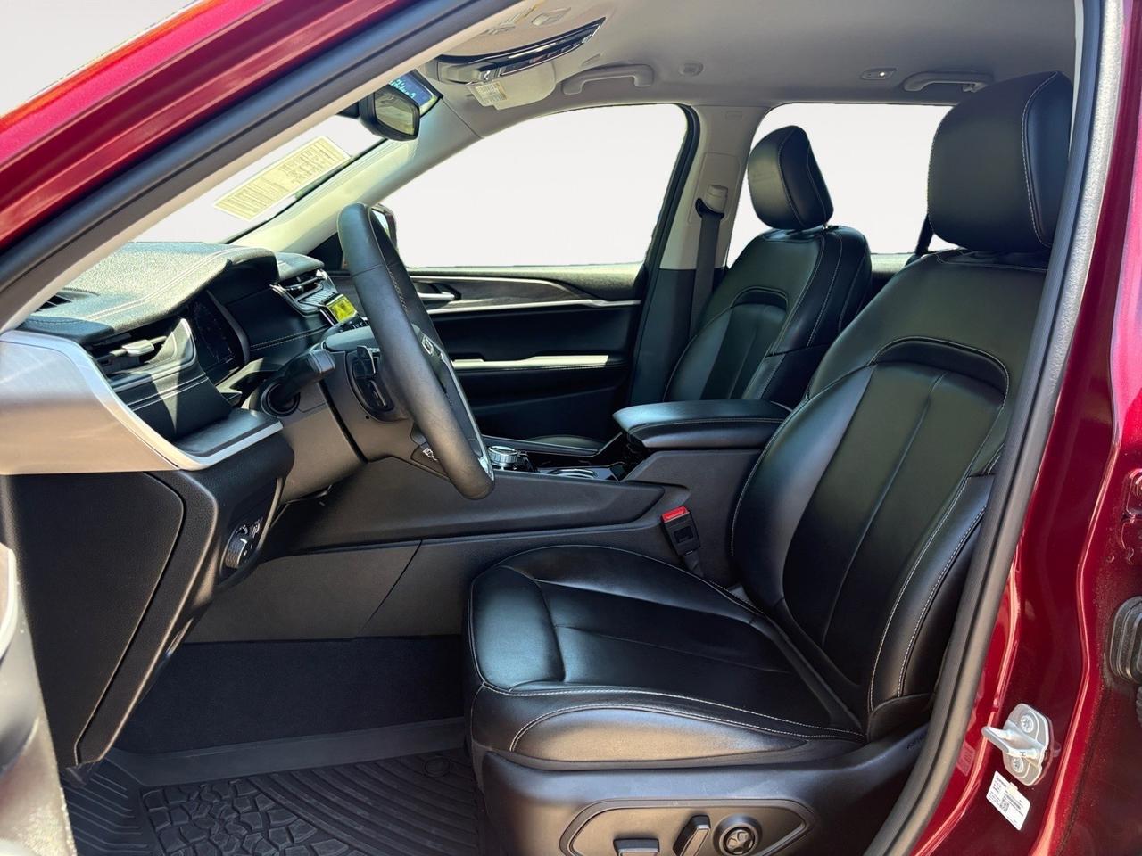 2023 Jeep Grand Cherokee Limited, POWER LIFTGATE, FORWARD COLLISION ALERT, BLIND SPOT MONITORING, HEATED FRONT AND REAR SEATS, 10IN TOUCH SCREEN DISPLAY, ANDROID AUTO/ APPLE CARPLAY, REMOTE START, BACKUP CAMERA WITH PARKING SENSORS, CLEAN CARFAX, THIS SUV HAS IT ALL!