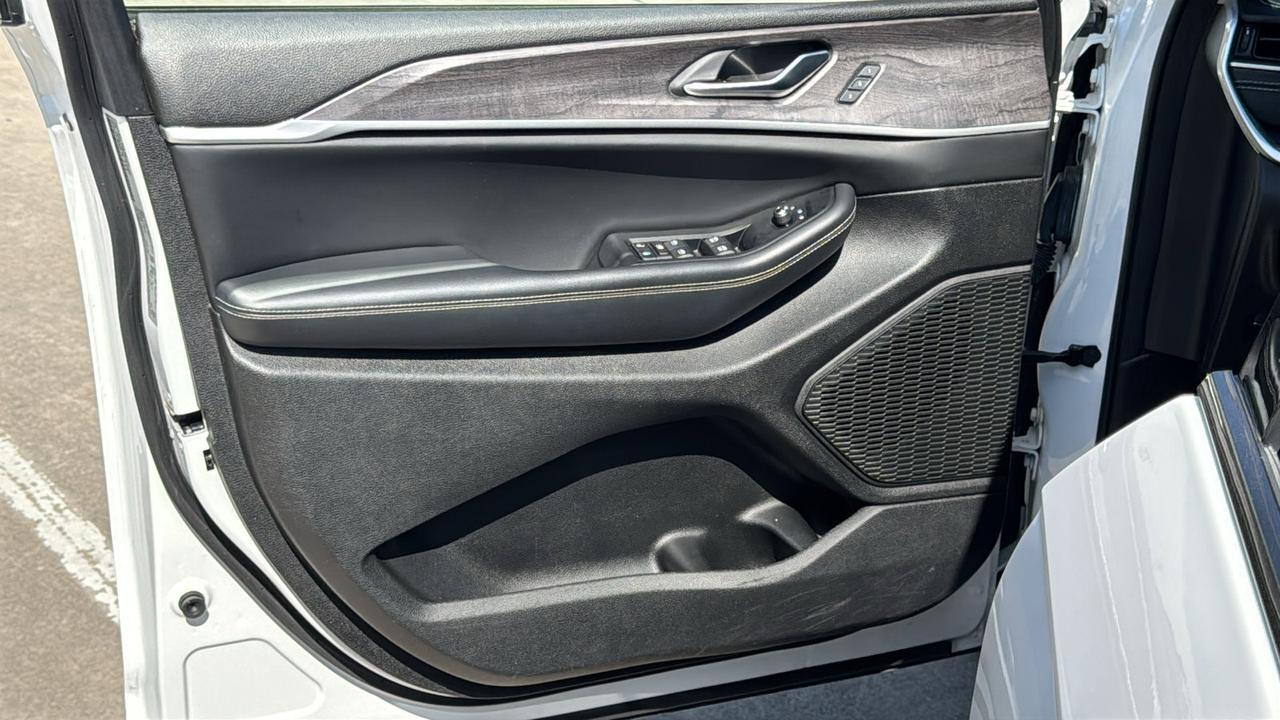 2023 Jeep Grand Cherokee Limited  Selma TX