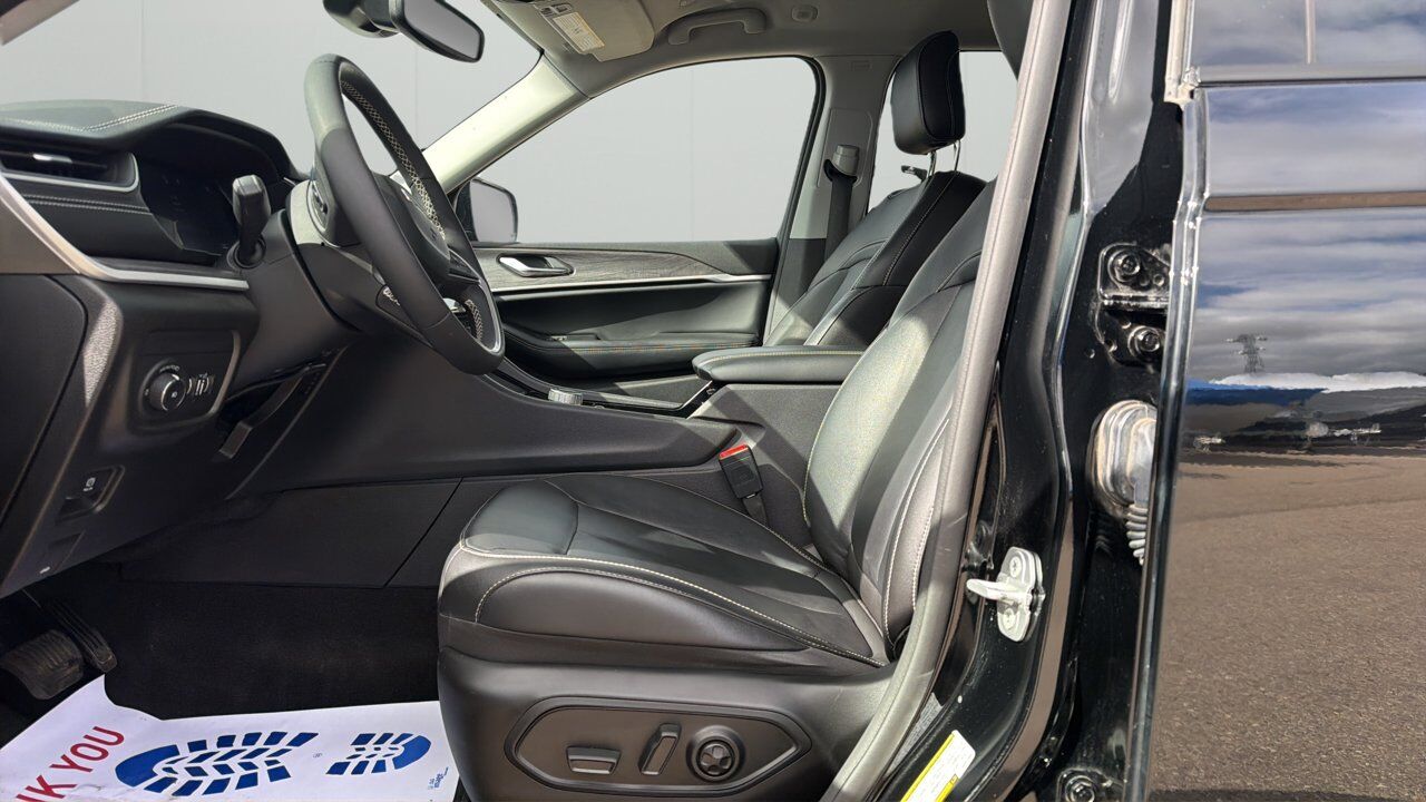 2023 Jeep Grand Cherokee Limited Sherwood Park AB