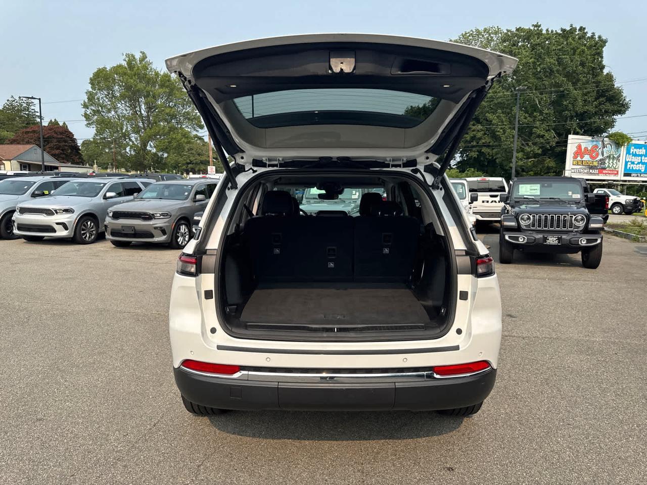 2023 Jeep Grand Cherokee Limited Dartmouth MA