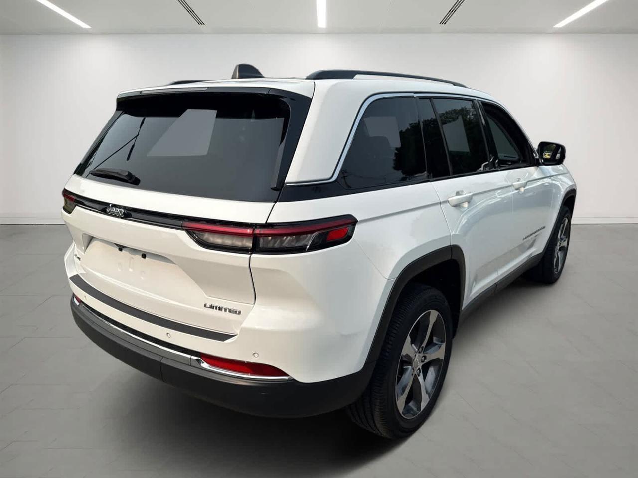2023 Jeep Grand Cherokee Limited Dartmouth MA