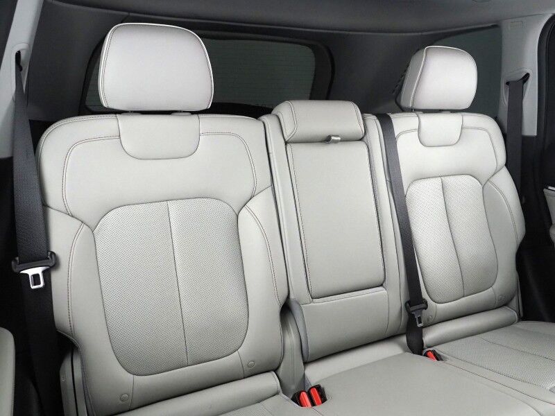 2023 Jeep Grand Cherokee Overland 4WD *NAVIGATION, ADAPTIVE CRUISE, SAFETY ALERTS, BACKUP-CAMERA, COLOR TOUCHSCREEN, PSNGR DISPLAY, PANORAMA MOONROOF, NAPPA LEATHER, CLIMATE SEATS, HTD STEERING, MCINTOSH AUDIO, ANDROID & APPLE Round Rock TX