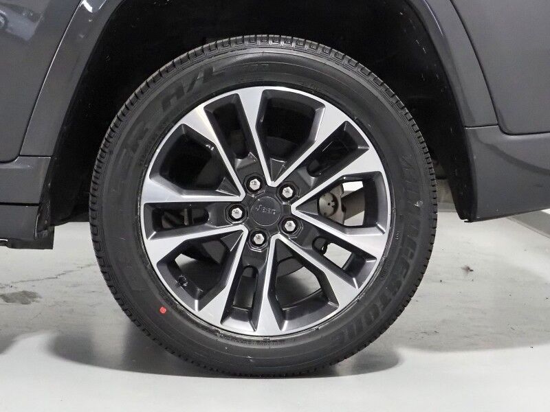 2023 Jeep Grand Cherokee Overland 4WD *NAVIGATION, ADAPTIVE CRUISE, SAFETY ALERTS, BACKUP-CAMERA, COLOR TOUCHSCREEN, PSNGR DISPLAY, PANORAMA MOONROOF, NAPPA LEATHER, CLIMATE SEATS, HTD STEERING, MCINTOSH AUDIO, ANDROID & APPLE Round Rock TX