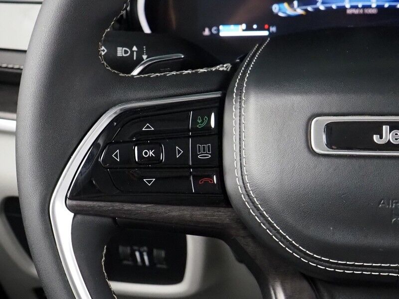 2023 Jeep Grand Cherokee Overland 4WD *NAVIGATION, ADAPTIVE CRUISE, SAFETY ALERTS, BACKUP-CAMERA, COLOR TOUCHSCREEN, PSNGR DISPLAY, PANORAMA MOONROOF, NAPPA LEATHER, CLIMATE SEATS, HTD STEERING, MCINTOSH AUDIO, ANDROID & APPLE Round Rock TX