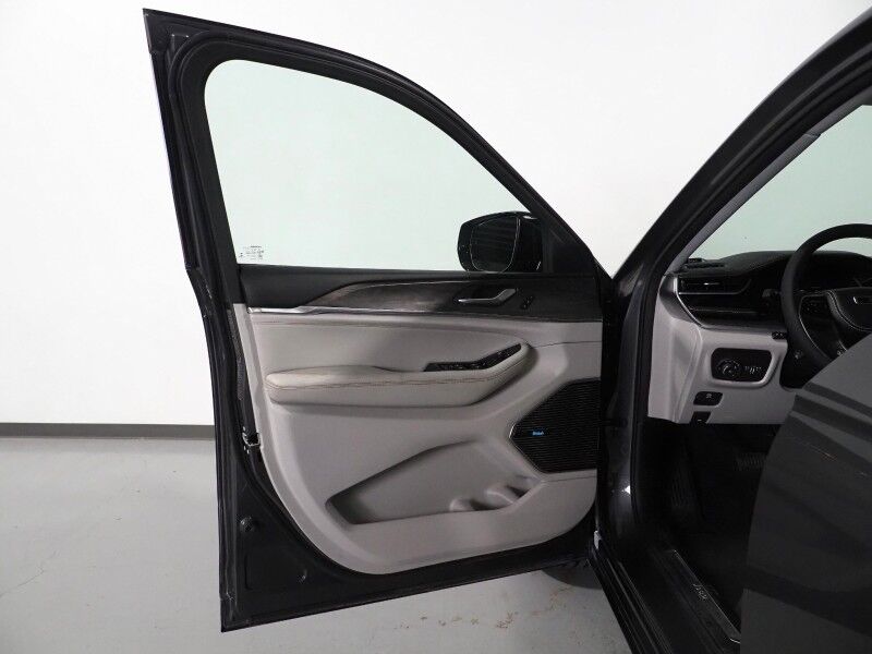 2023 Jeep Grand Cherokee Overland 4WD *NAVIGATION, ADAPTIVE CRUISE, SAFETY ALERTS, BACKUP-CAMERA, COLOR TOUCHSCREEN, PSNGR DISPLAY, PANORAMA MOONROOF, NAPPA LEATHER, CLIMATE SEATS, HTD STEERING, MCINTOSH AUDIO, ANDROID & APPLE Round Rock TX