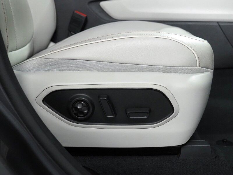 2023 Jeep Grand Cherokee Overland 4WD *NAVIGATION, ADAPTIVE CRUISE, SAFETY ALERTS, BACKUP-CAMERA, COLOR TOUCHSCREEN, PSNGR DISPLAY, PANORAMA MOONROOF, NAPPA LEATHER, CLIMATE SEATS, HTD STEERING, MCINTOSH AUDIO, ANDROID & APPLE Round Rock TX