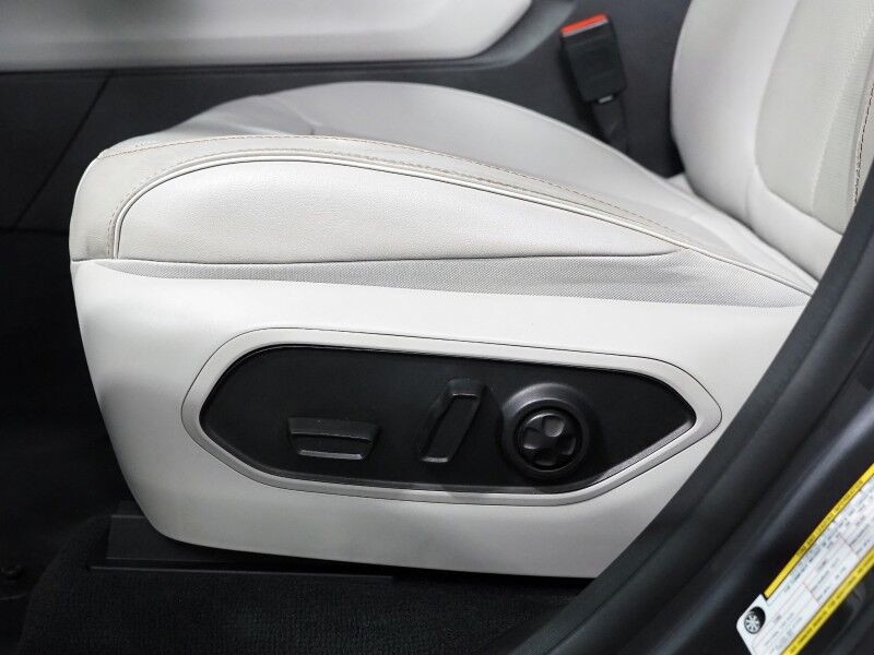 2023 Jeep Grand Cherokee Overland 4WD *NAVIGATION, ADAPTIVE CRUISE, SAFETY ALERTS, BACKUP-CAMERA, COLOR TOUCHSCREEN, PSNGR DISPLAY, PANORAMA MOONROOF, NAPPA LEATHER, CLIMATE SEATS, HTD STEERING, MCINTOSH AUDIO, ANDROID & APPLE Round Rock TX