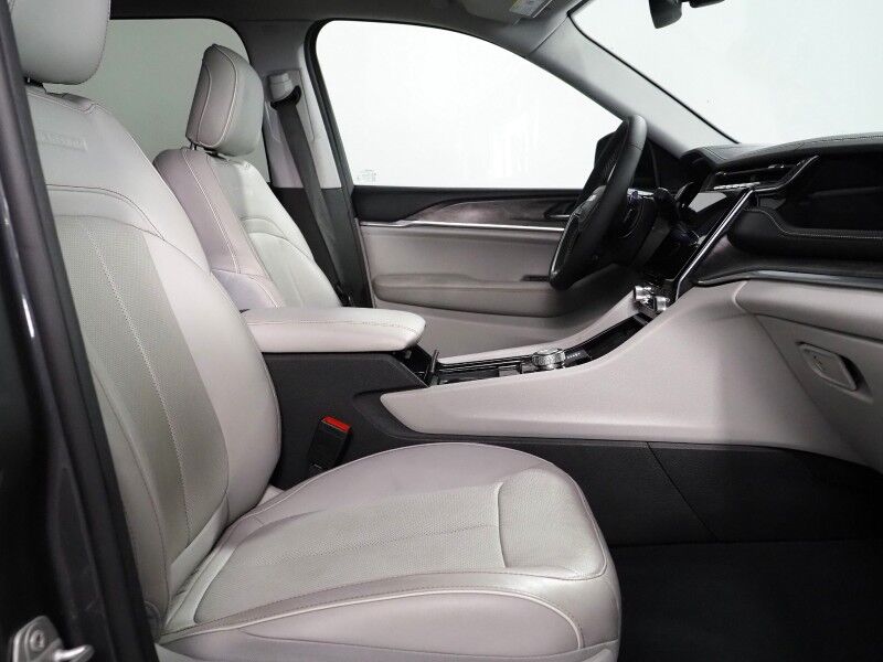 2023 Jeep Grand Cherokee Overland 4WD *NAVIGATION, ADAPTIVE CRUISE, SAFETY ALERTS, BACKUP-CAMERA, COLOR TOUCHSCREEN, PSNGR DISPLAY, PANORAMA MOONROOF, NAPPA LEATHER, CLIMATE SEATS, HTD STEERING, MCINTOSH AUDIO, ANDROID & APPLE Round Rock TX