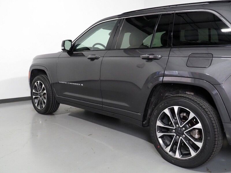 2023 Jeep Grand Cherokee Overland 4WD *NAVIGATION, ADAPTIVE CRUISE, SAFETY ALERTS, BACKUP-CAMERA, COLOR TOUCHSCREEN, PSNGR DISPLAY, PANORAMA MOONROOF, NAPPA LEATHER, CLIMATE SEATS, HTD STEERING, MCINTOSH AUDIO, ANDROID & APPLE Round Rock TX