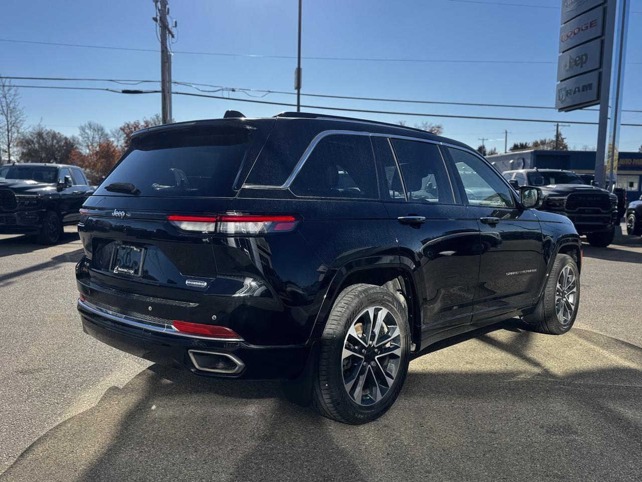 2023 Jeep Grand Cherokee Overland 4x4 | Low KMs | V6 | Nappa Leather | NAV | Heated Vented Seats Redwater AB