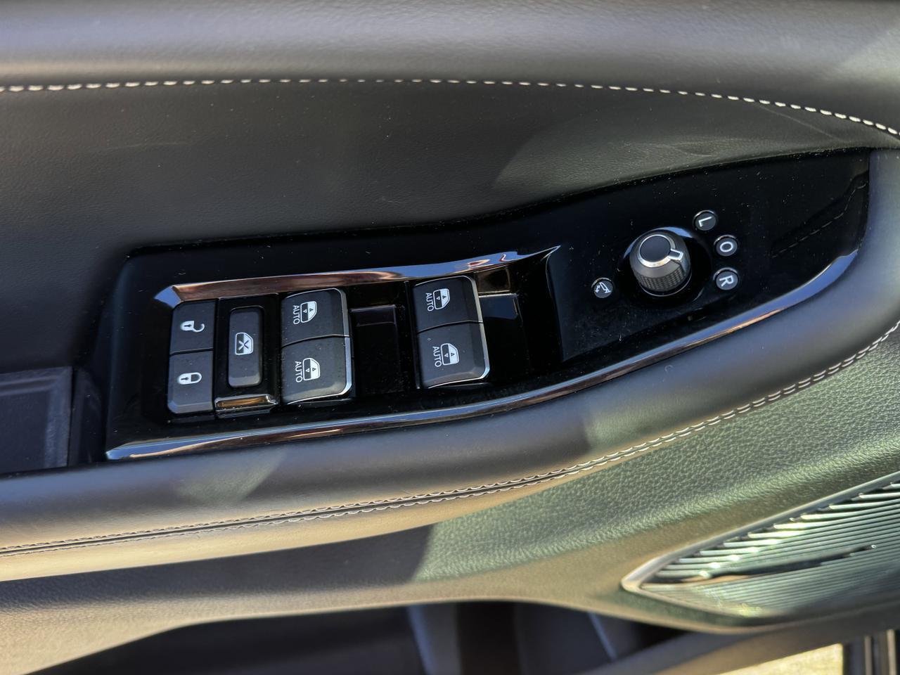 2023 Jeep Grand Cherokee Overland 4x4 | Low KMs | V6 | Nappa Leather | NAV | Heated Vented Seats Redwater AB