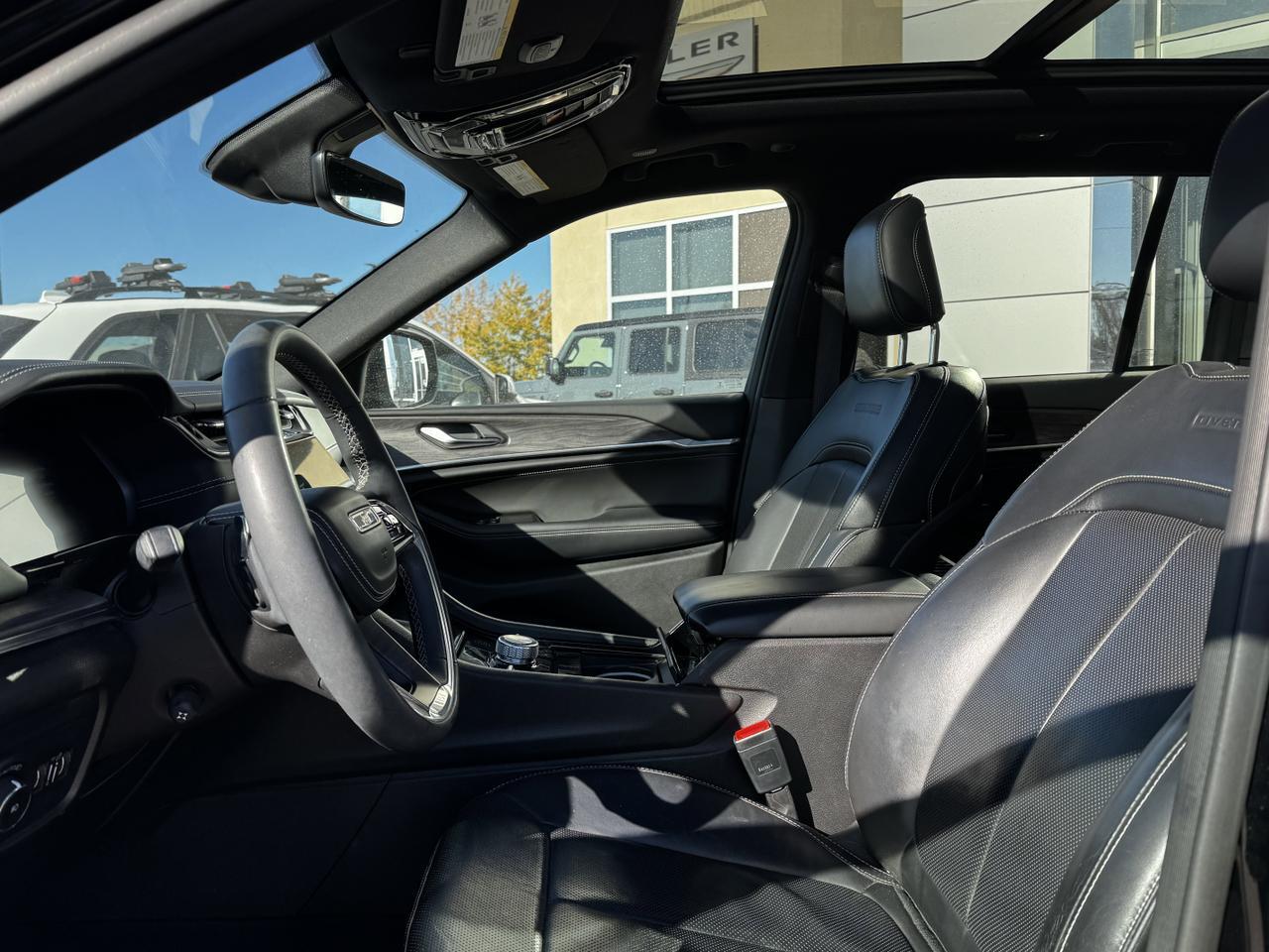 2023 Jeep Grand Cherokee Overland 4x4 | Low KMs | V6 | Nappa Leather | NAV | Heated Vented Seats Redwater AB