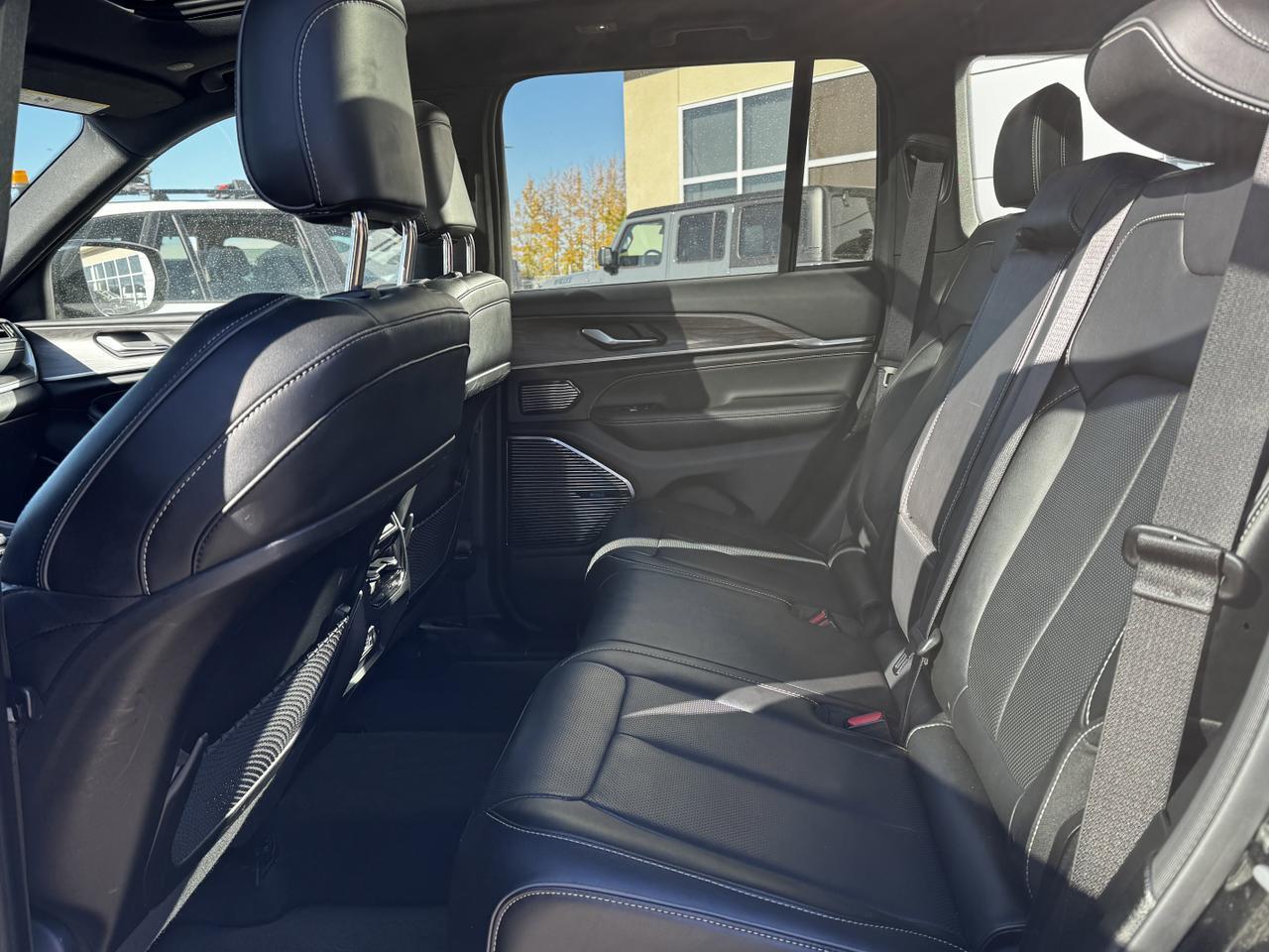 2023 Jeep Grand Cherokee Overland 4x4 | Low KMs | V6 | Nappa Leather | NAV | Heated Vented Seats Redwater AB