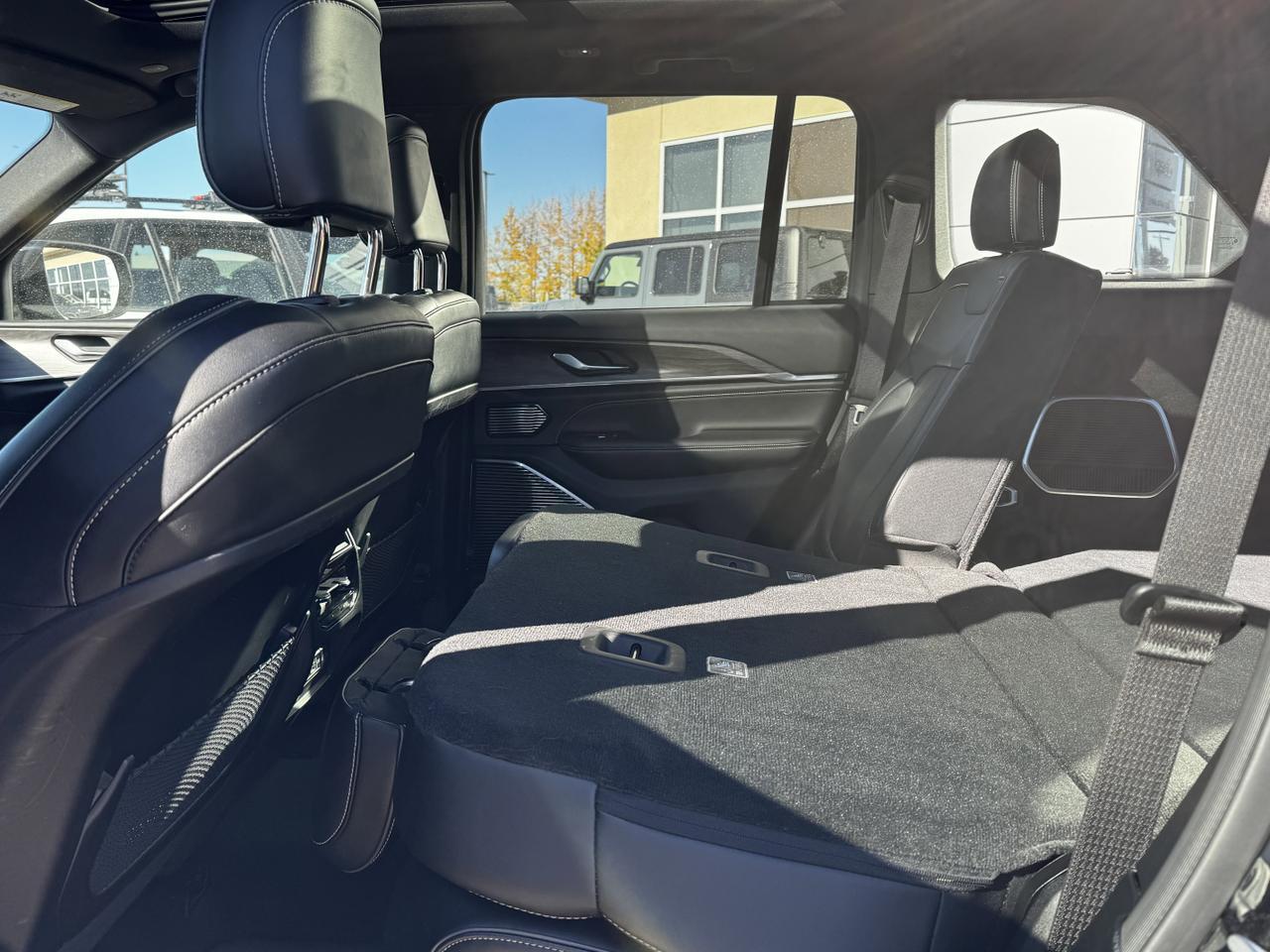 2023 Jeep Grand Cherokee Overland 4x4 | Low KMs | V6 | Nappa Leather | NAV | Heated Vented Seats Redwater AB