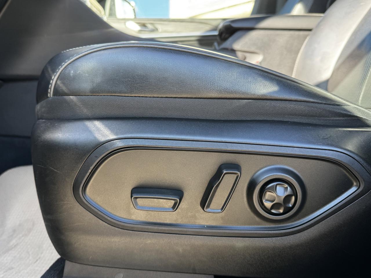 2023 Jeep Grand Cherokee Overland 4x4 | Low KMs | V6 | Nappa Leather | NAV | Heated Vented Seats Redwater AB