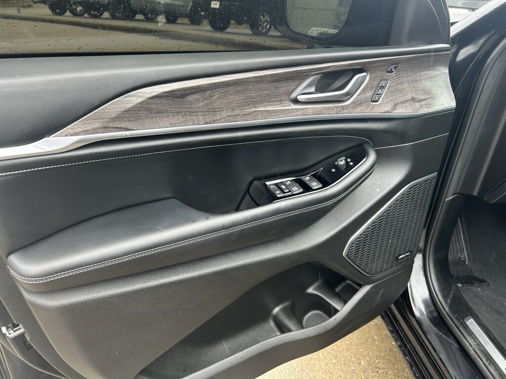 2023 Jeep Grand Cherokee Overland Crestwood KY