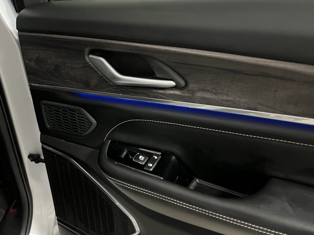 2023 Jeep Grand Cherokee Overland Loveland CO