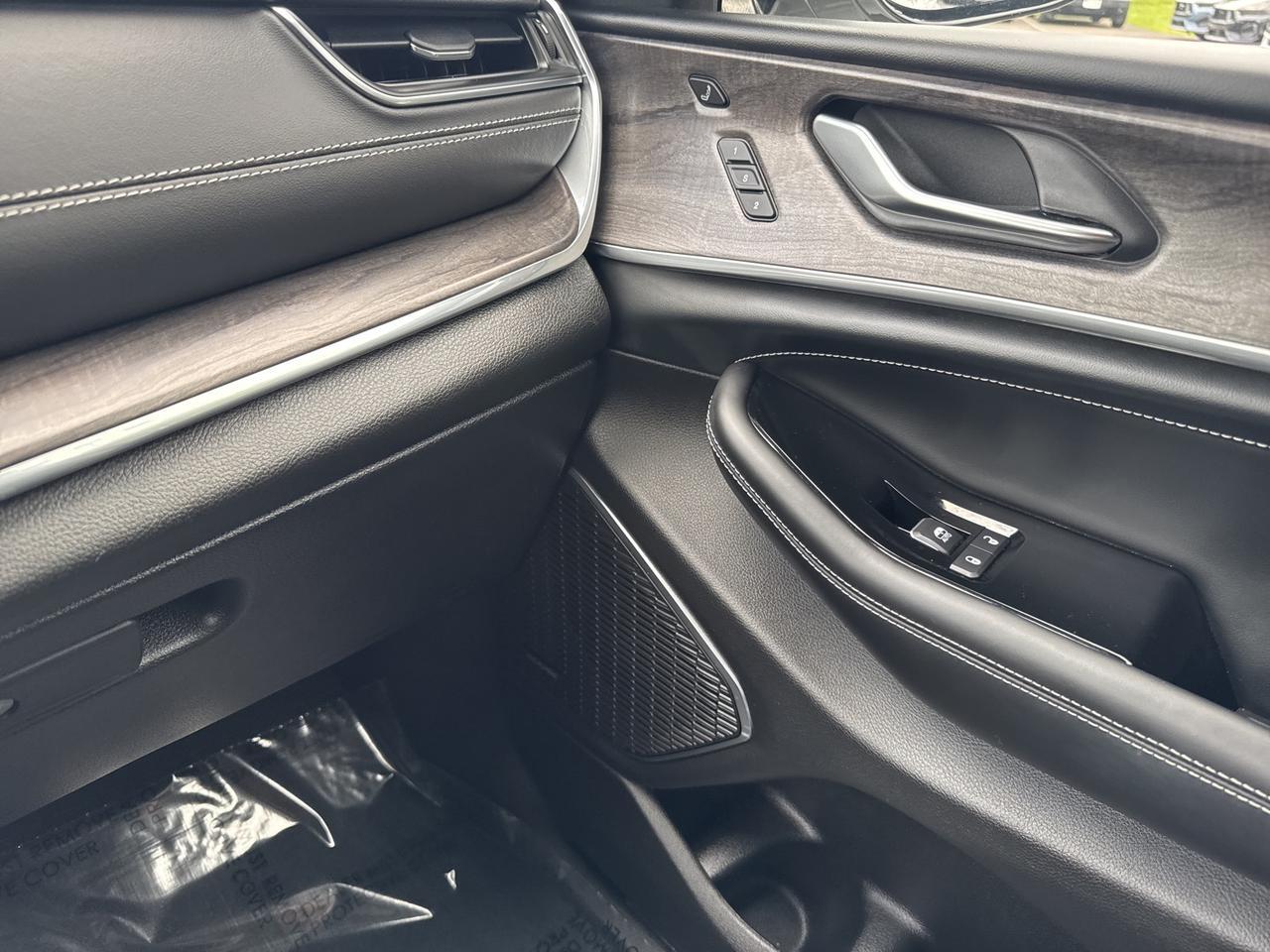 2023 Jeep Grand Cherokee Overland Warrenton VA