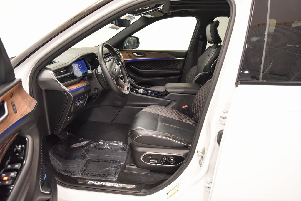 2023 Jeep Grand Cherokee Summit 4xe Akron OH