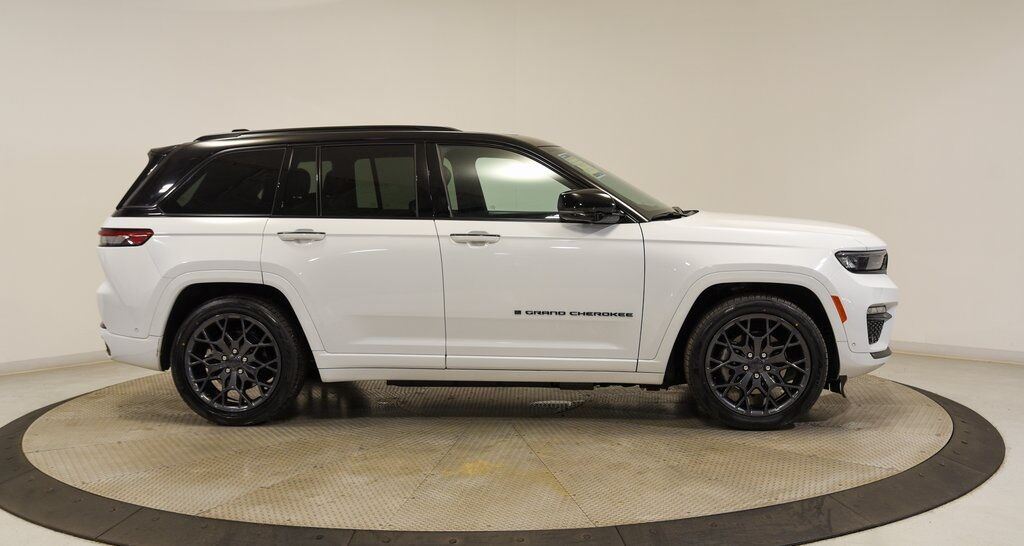 2023 Jeep Grand Cherokee Summit 4xe Akron OH