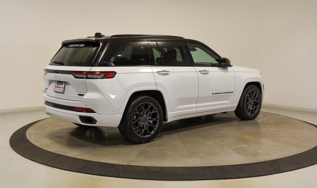 2023 Jeep Grand Cherokee Summit 4xe Akron OH