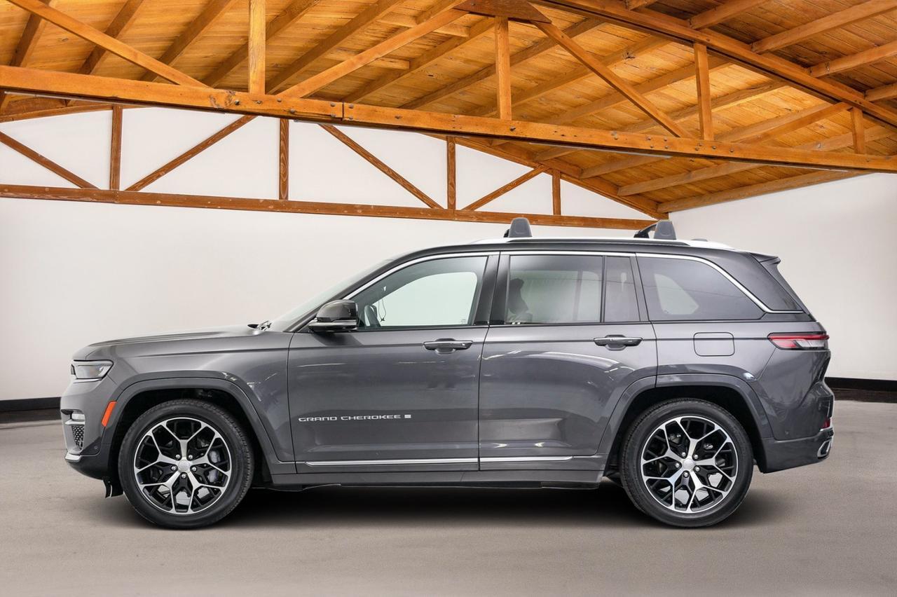 2023 Jeep Grand Cherokee Summit Reserve photo 2