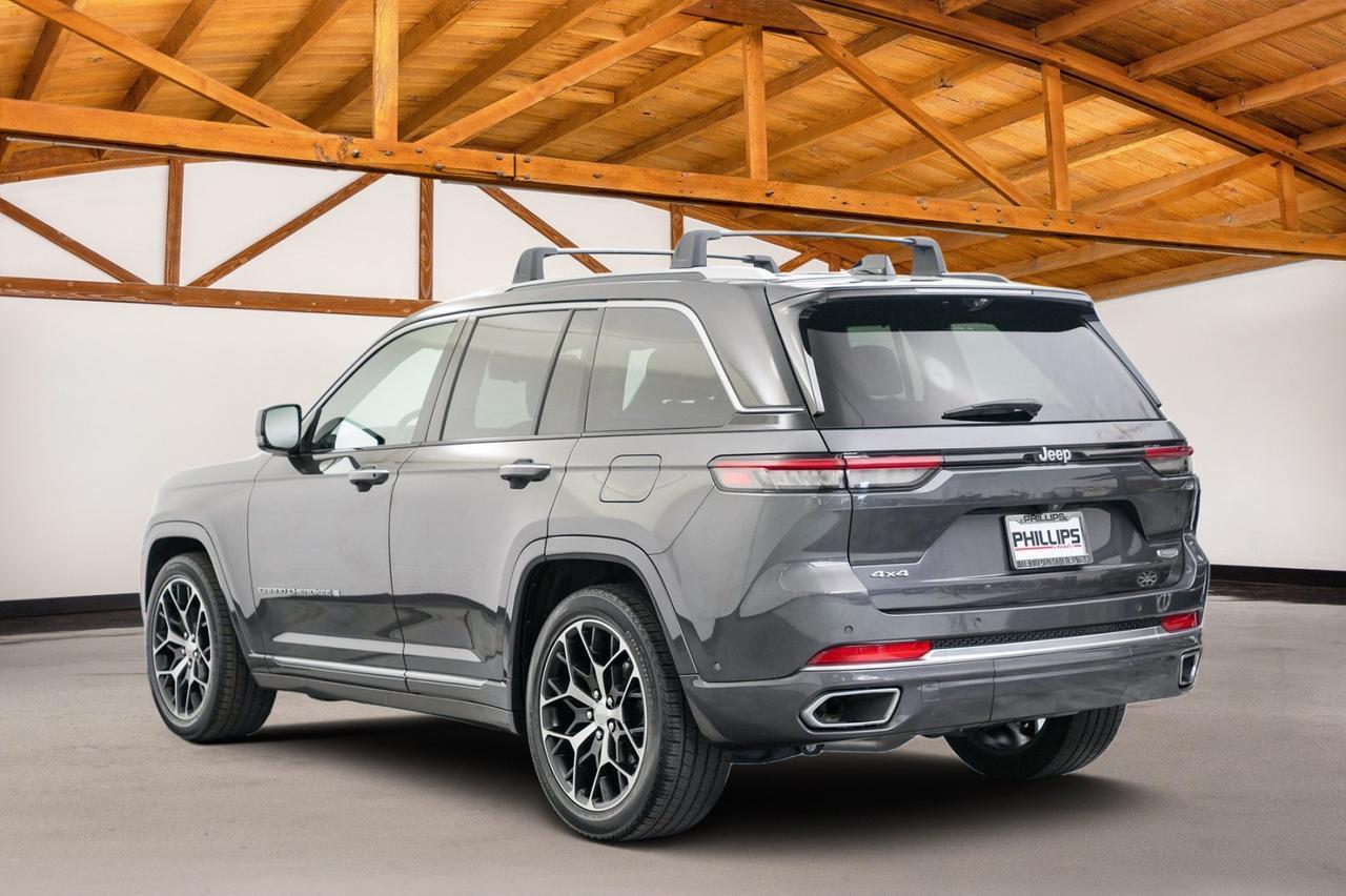 2023 Jeep Grand Cherokee Summit Reserve photo 3
