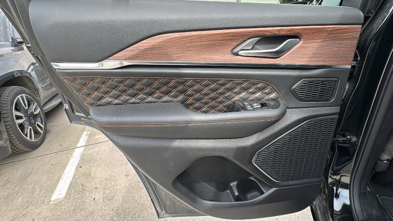 2023 Jeep Grand Cherokee Summit  Selma TX