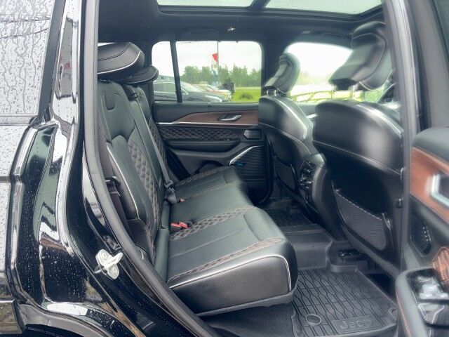2023 Jeep Grand Cherokee Summit Whitecourt AB