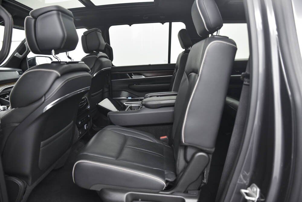 2023 Jeep Grand Wagoneer L Series II Akron OH