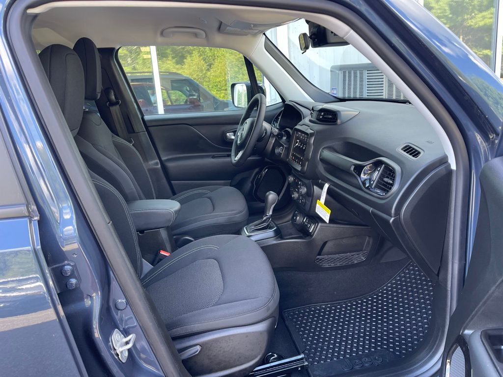 2023 Jeep Renegade ALTITUDE 4X4 Orange MA
