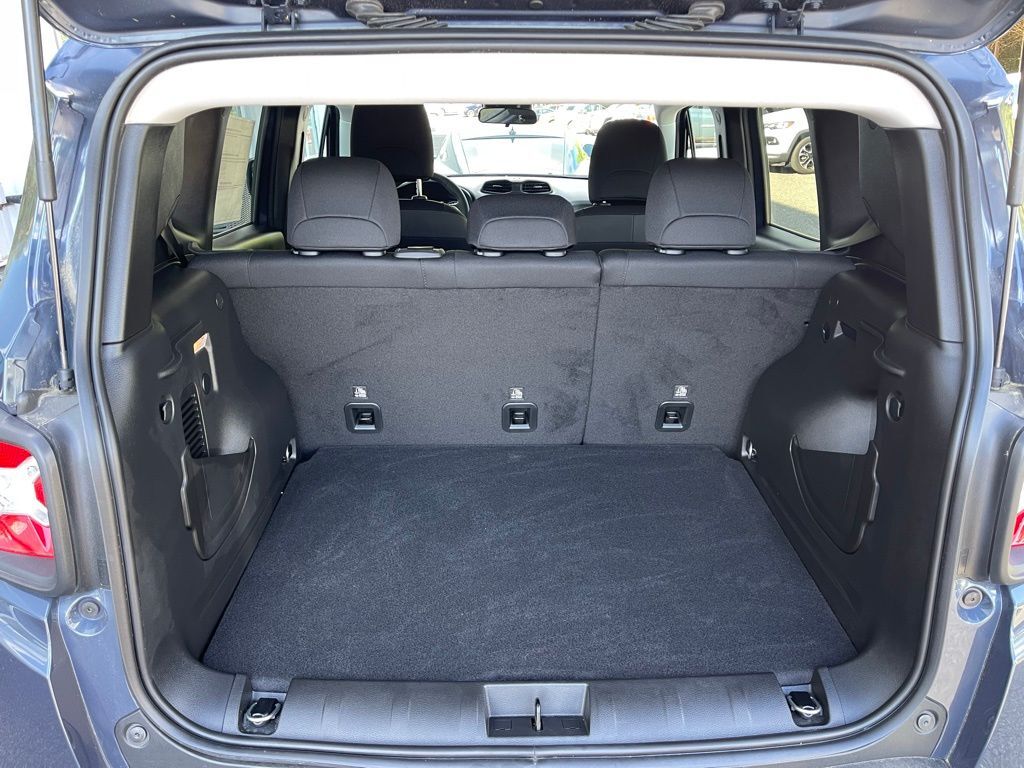 2023 Jeep Renegade ALTITUDE 4X4 Orange MA