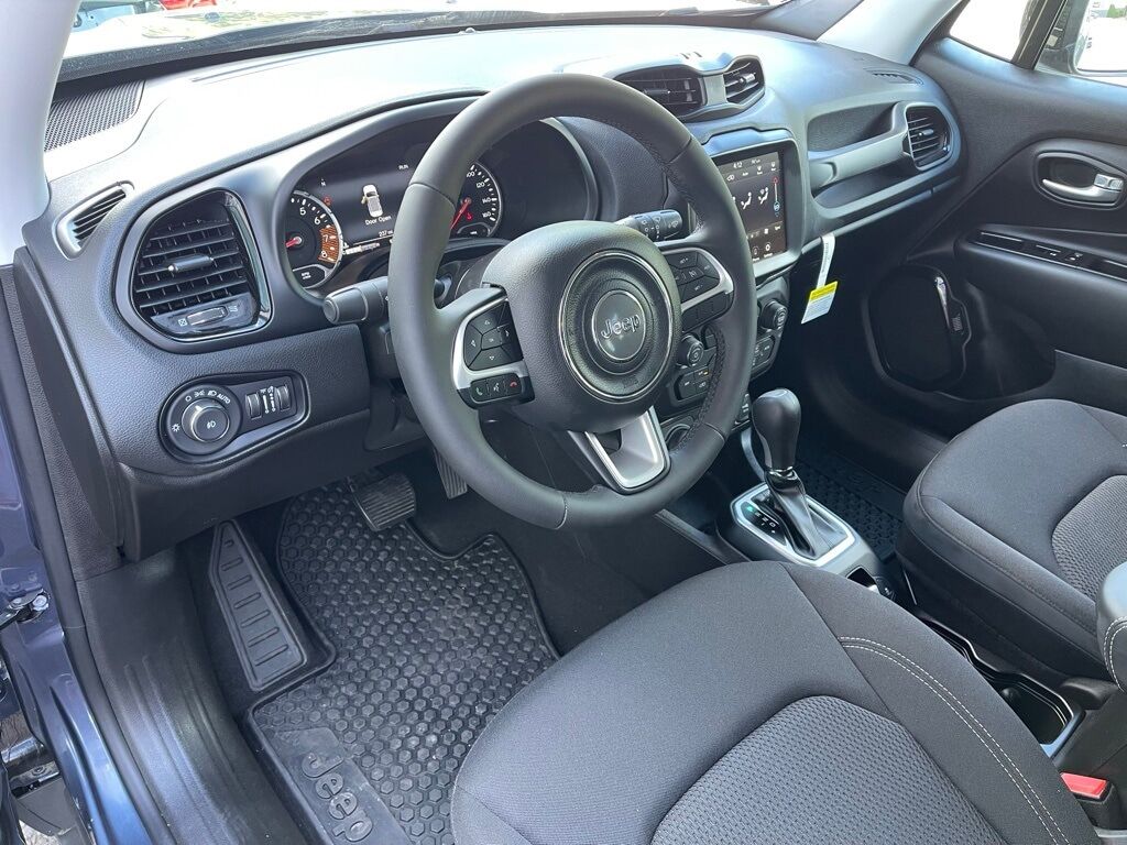 2023 Jeep Renegade ALTITUDE 4X4 Orange MA