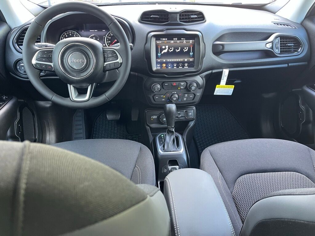 2023 Jeep Renegade ALTITUDE 4X4 Orange MA