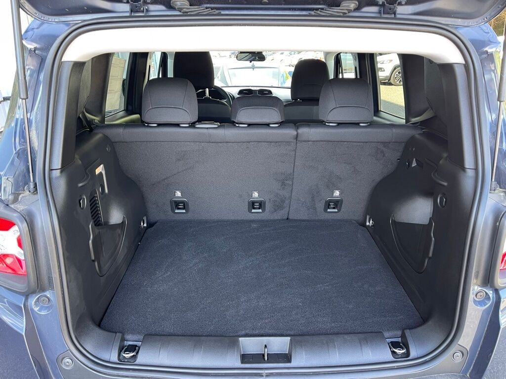 2023 Jeep Renegade ALTITUDE 4X4 Orange MA