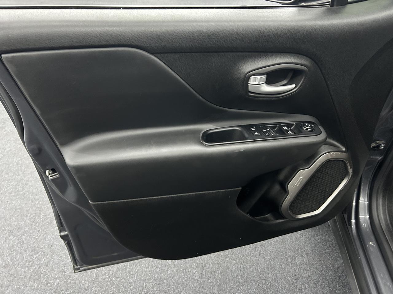 2023 Jeep Renegade Latitude 4x4 Benwood WV
