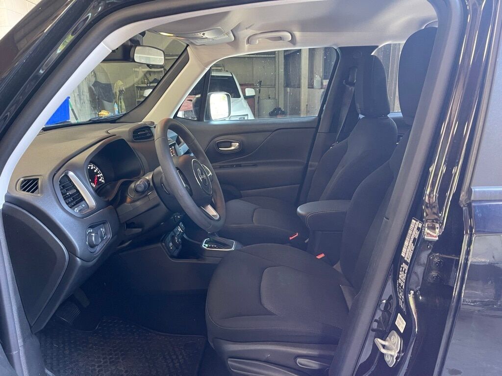 2023 Jeep Renegade Latitude Orange MA