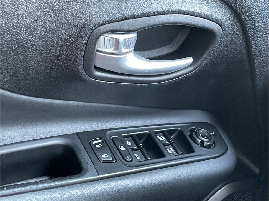2023 Jeep Renegade Latitude Sport Utility 4D Port Orchard WA
