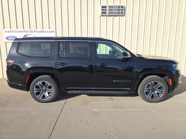 2023 Jeep Wagoneer Base