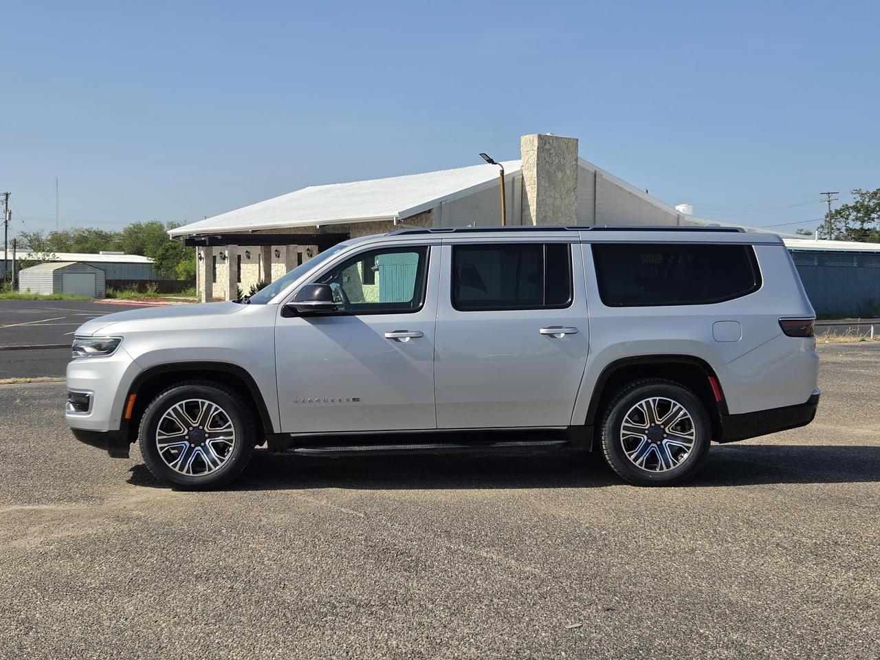 2023 Jeep Wagoneer L Series II Beeville TX