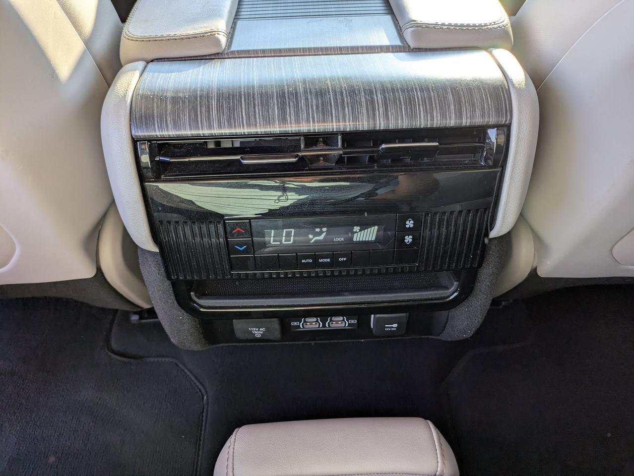 2023 Jeep Wagoneer L Series II Castroville TX