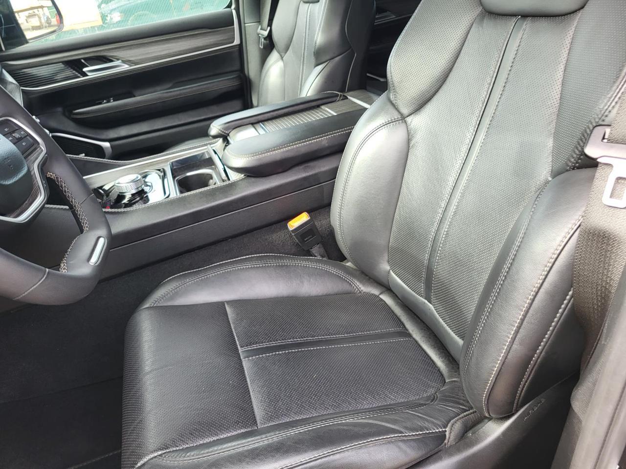 2023 Jeep Wagoneer Series II 4x2 Beeville TX