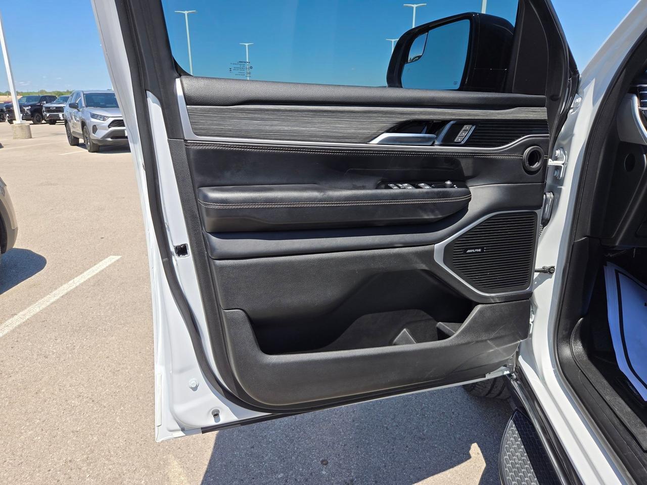 2023 Jeep Wagoneer Series II Castroville TX