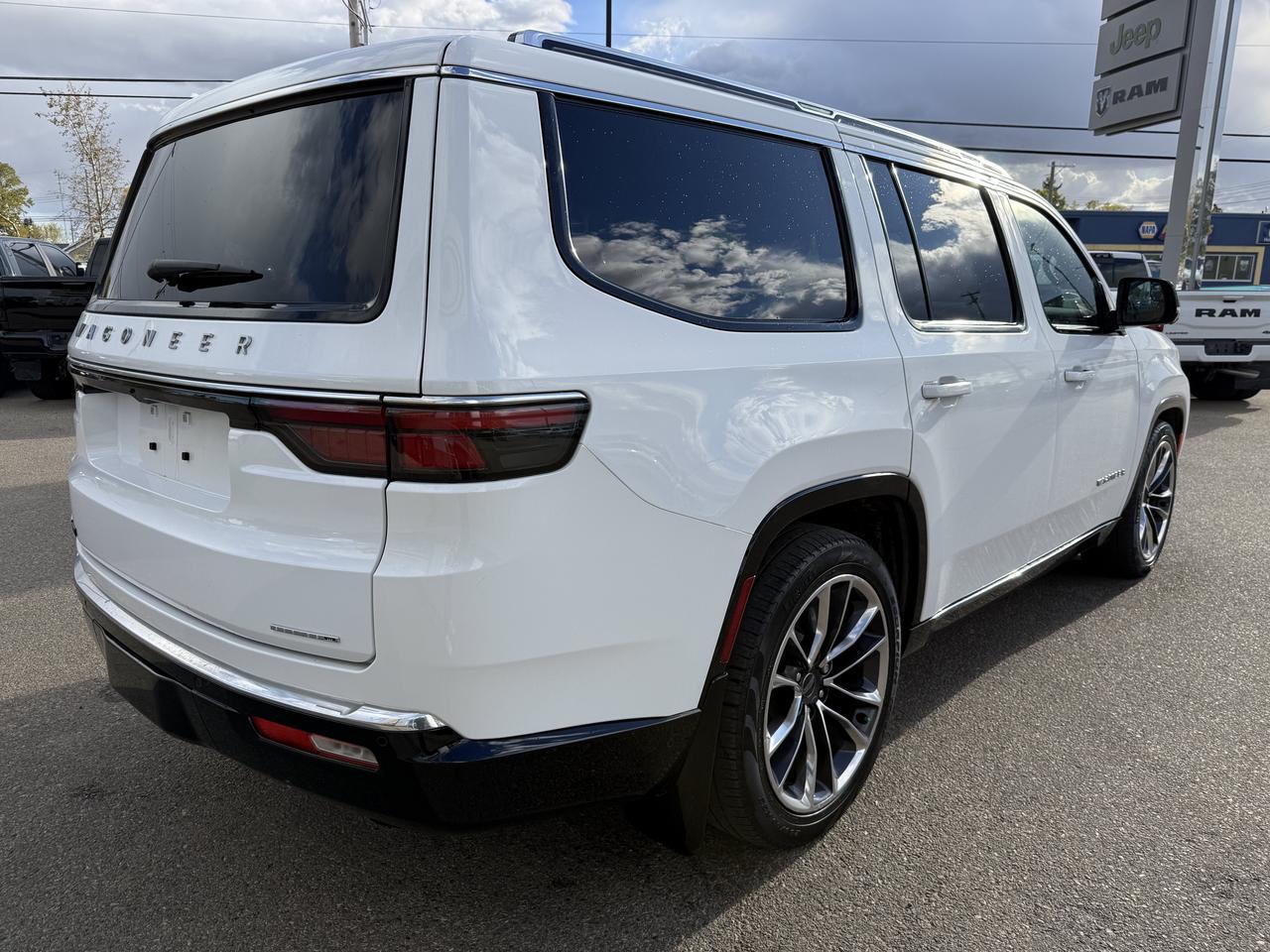 2023 Jeep Wagoneer Series III 4x4 | 3L Hurricane | Nappa Leather | NAV | 3rd Row Seating | Power Liftgate Redwater AB