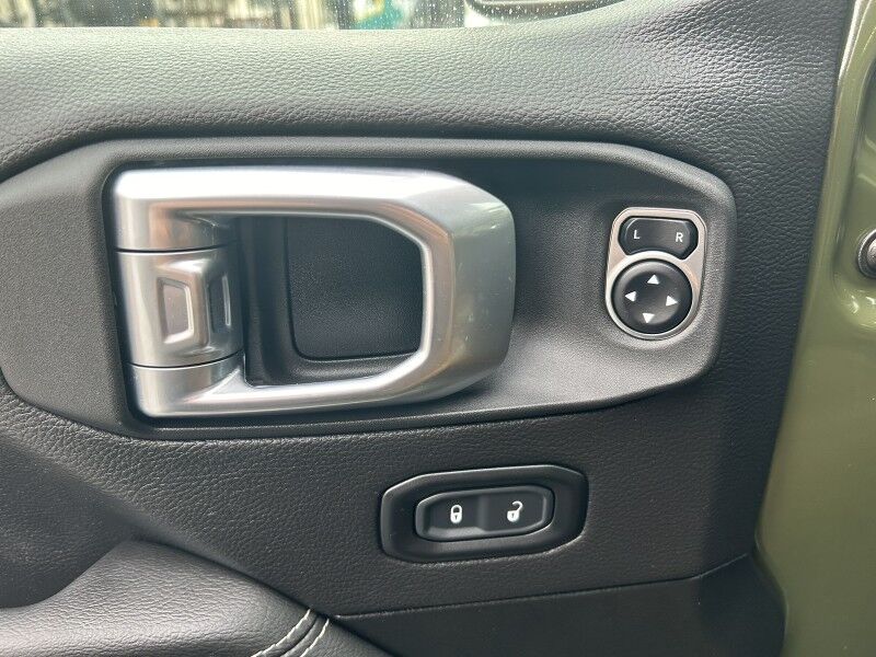 2023 Jeep Wrangler Sahara - 1 OWNER - FULLY LOADED - OVER 60K NEW Webster MA