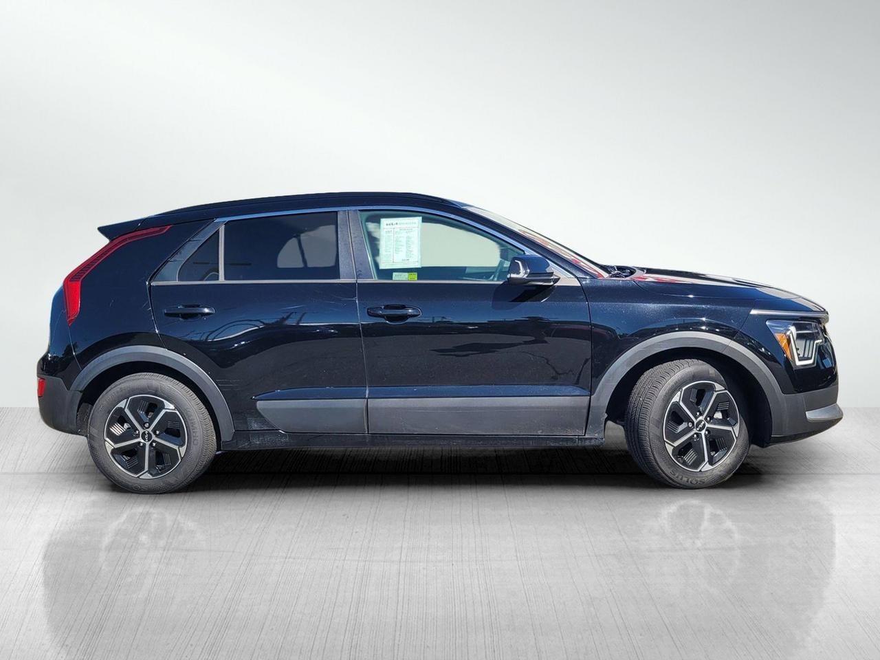 2023 KIA NIRO EX