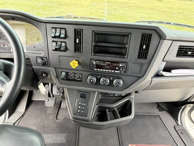 2023 Kenworth T280 28' Dry Box Truck with 2,500 lbs. Lift Gate Homestead FL