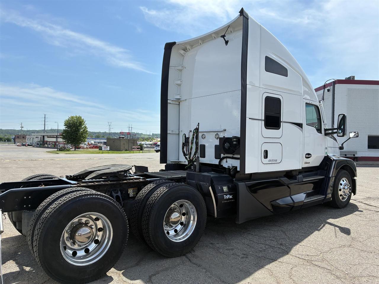 2023 Kenworth T680 Raised Roof South St. Paul MN