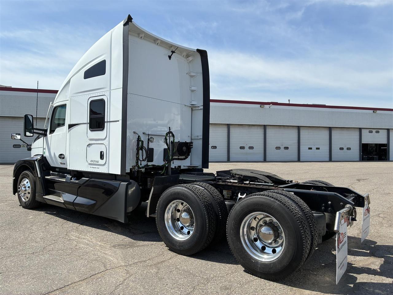 2023 Kenworth T680 Sleeper