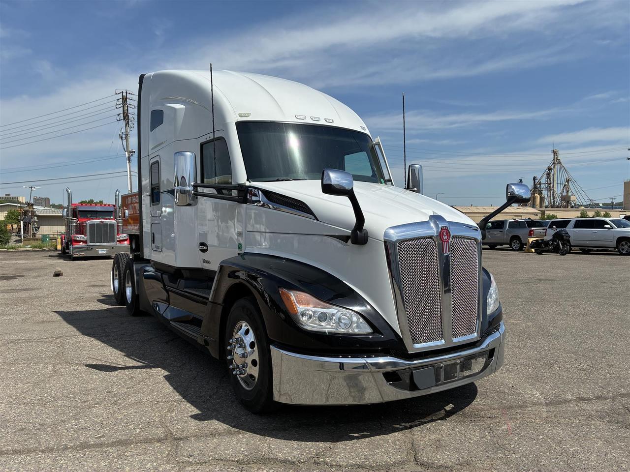 2023 Kenworth T680 Raised Roof South St. Paul MN
